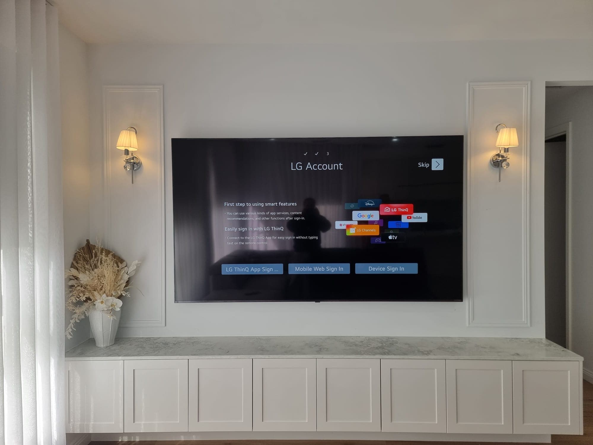 LG TV above a marble floating console