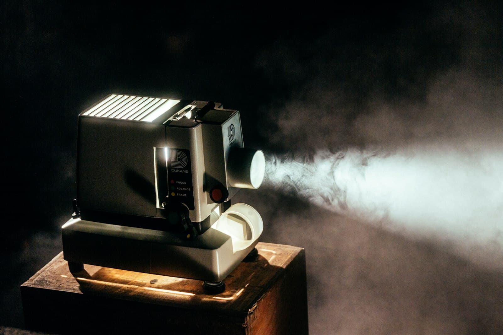 Home cinema projector with a bright projection beam